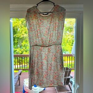 Size L women’s dress - perfect for work or school
